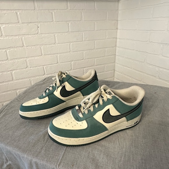 Nike Air Men's Sneakers - Vintage Cream - Picture 2 of 9